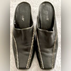 Aerosoles Women’s Size 8 Black Heeled Slip On Mule with Beige Stitching